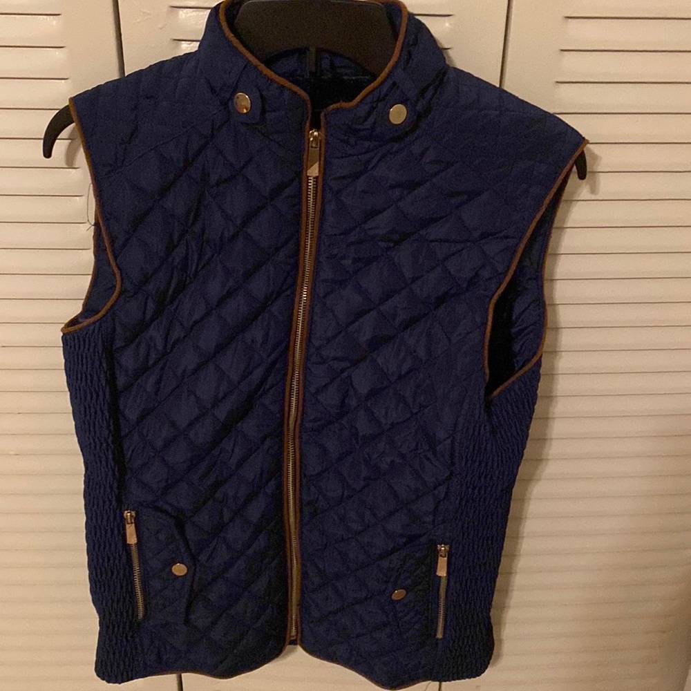 Super comfortable vest with fur inner lining.